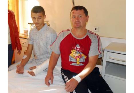 "ANCHETĂ" CU PUMNI. În 2010, poliţiştii orădeni au transformat un incident minor, care se putea solda cel mult cu o amendă, într-un abuz soldat cu două victime, Alexandru Baba (în stânga) şi tatăl său, Dumitru (în dreapta), ajungând de la Poliţie la spital